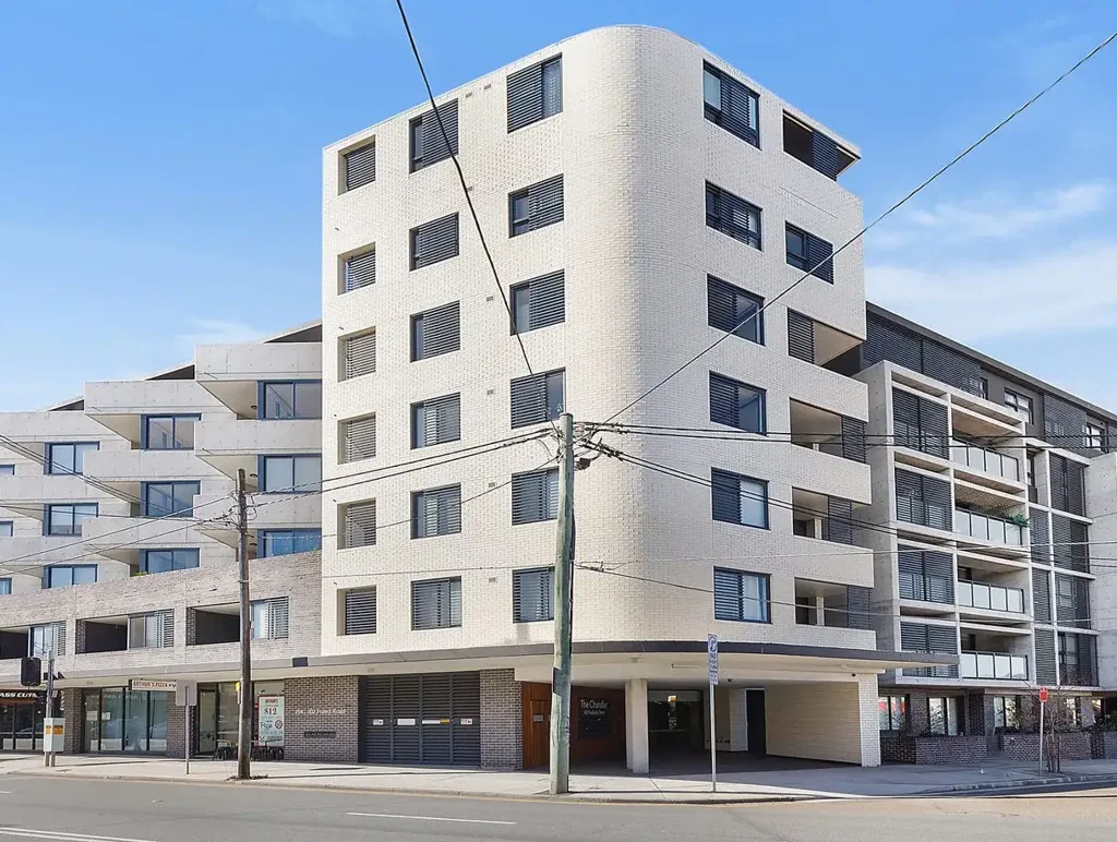 MODERN ONE BEDROOM IN HANDY LOCATION