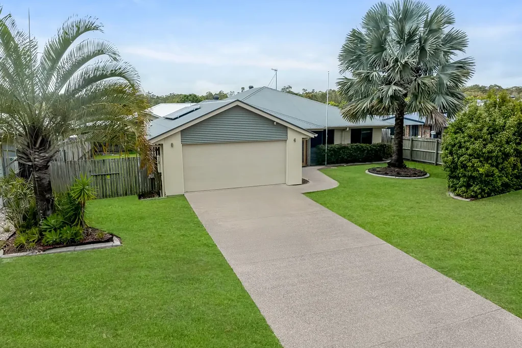 Tin Can Bay 4कमरा Spacious, modern home with side access, sunroom and close to all amenities