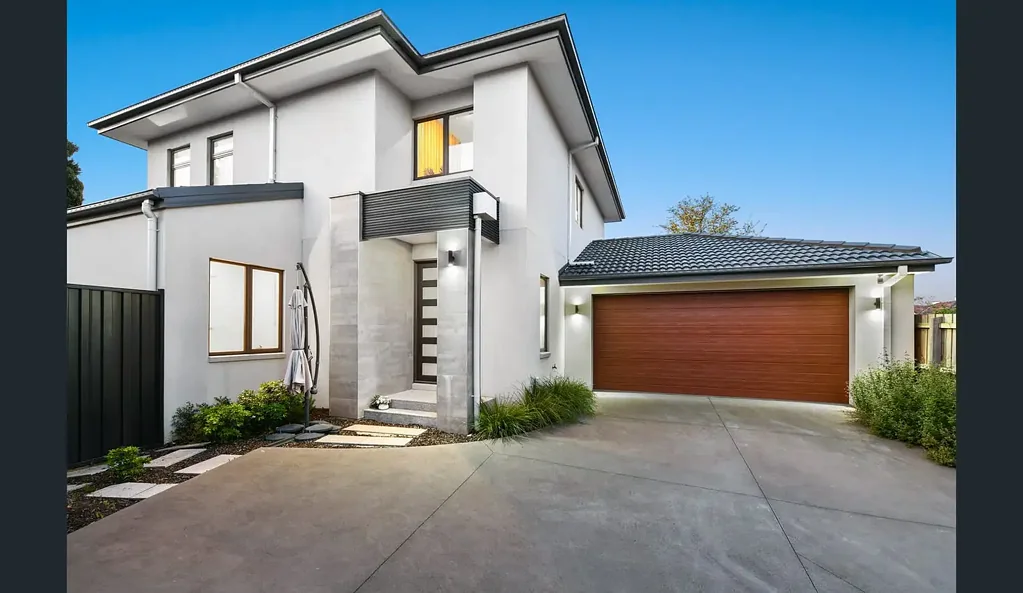 Balwyn 4ਬੈੱਡਰੂਮ Near new residences on it’s own title