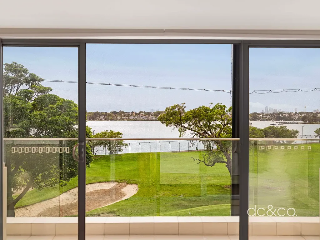 Concord 4 Bedroom Rare triple-aspect views — water, city skyline and golf course