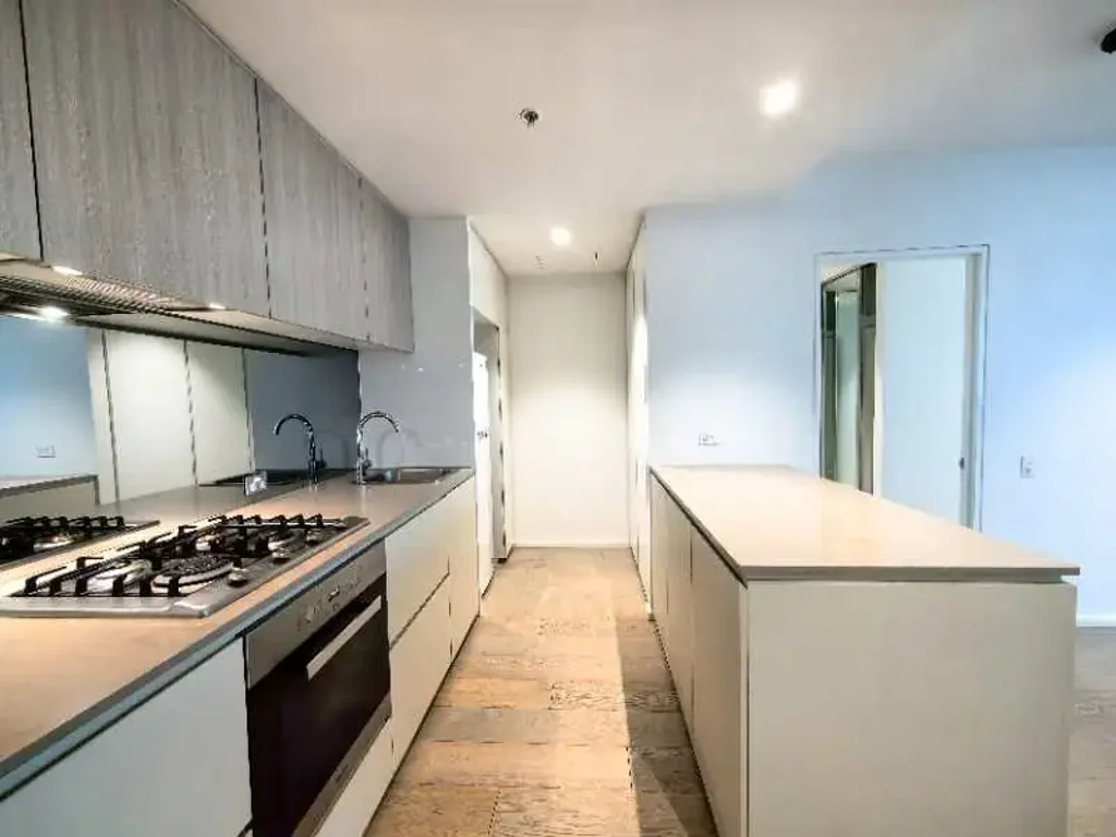 Prime Furnished 2-Bedroom Apartment in the Heart of Docklands