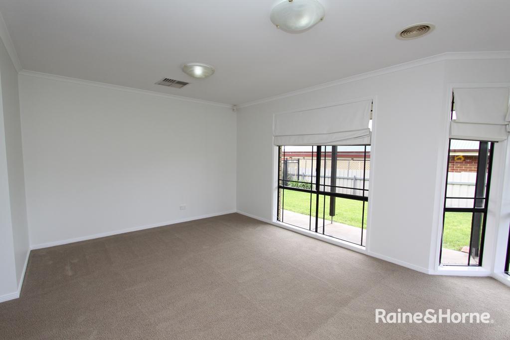 20 DOBELL PL, LLOYD NSW 2650, 0房, 0浴, House