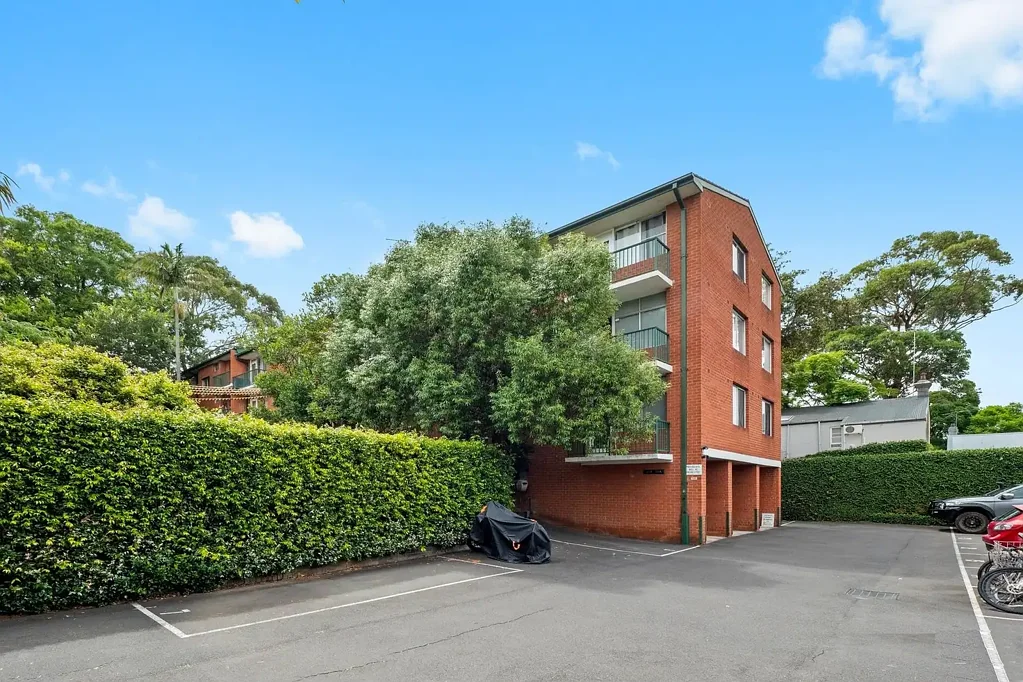 QUIET STUDIO APARTMENT