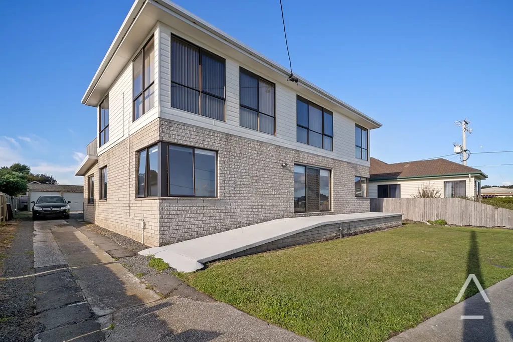 Spacious 3-Bedroom Home with Amazing water views!