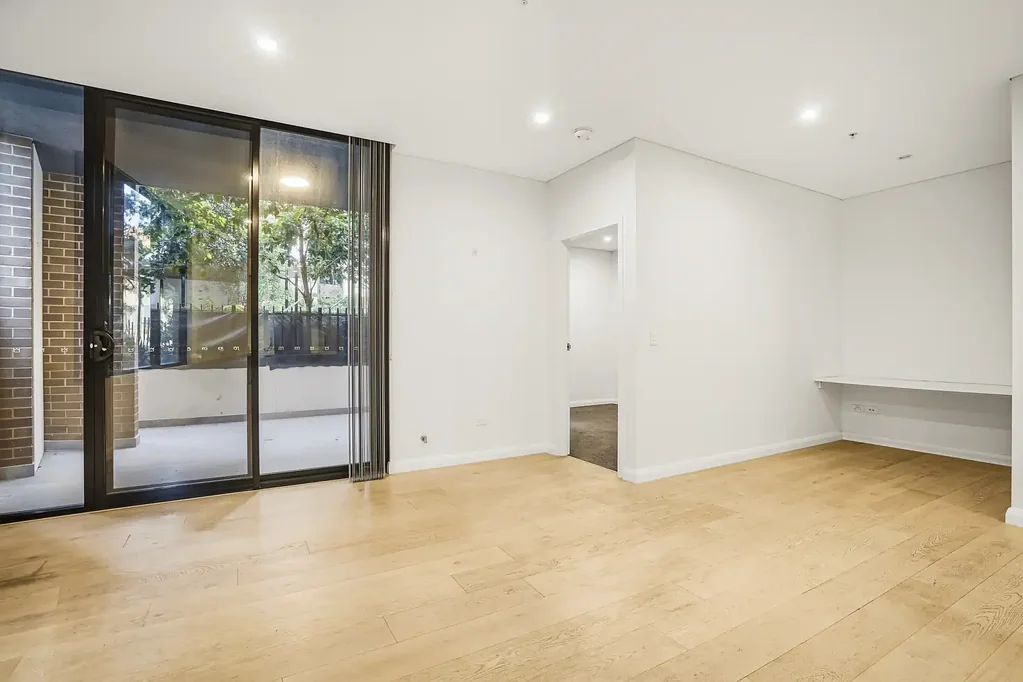 GROUND FLOOR APARTMENT | 1 BED + STUDY NOOK WITH POOL ACCESS