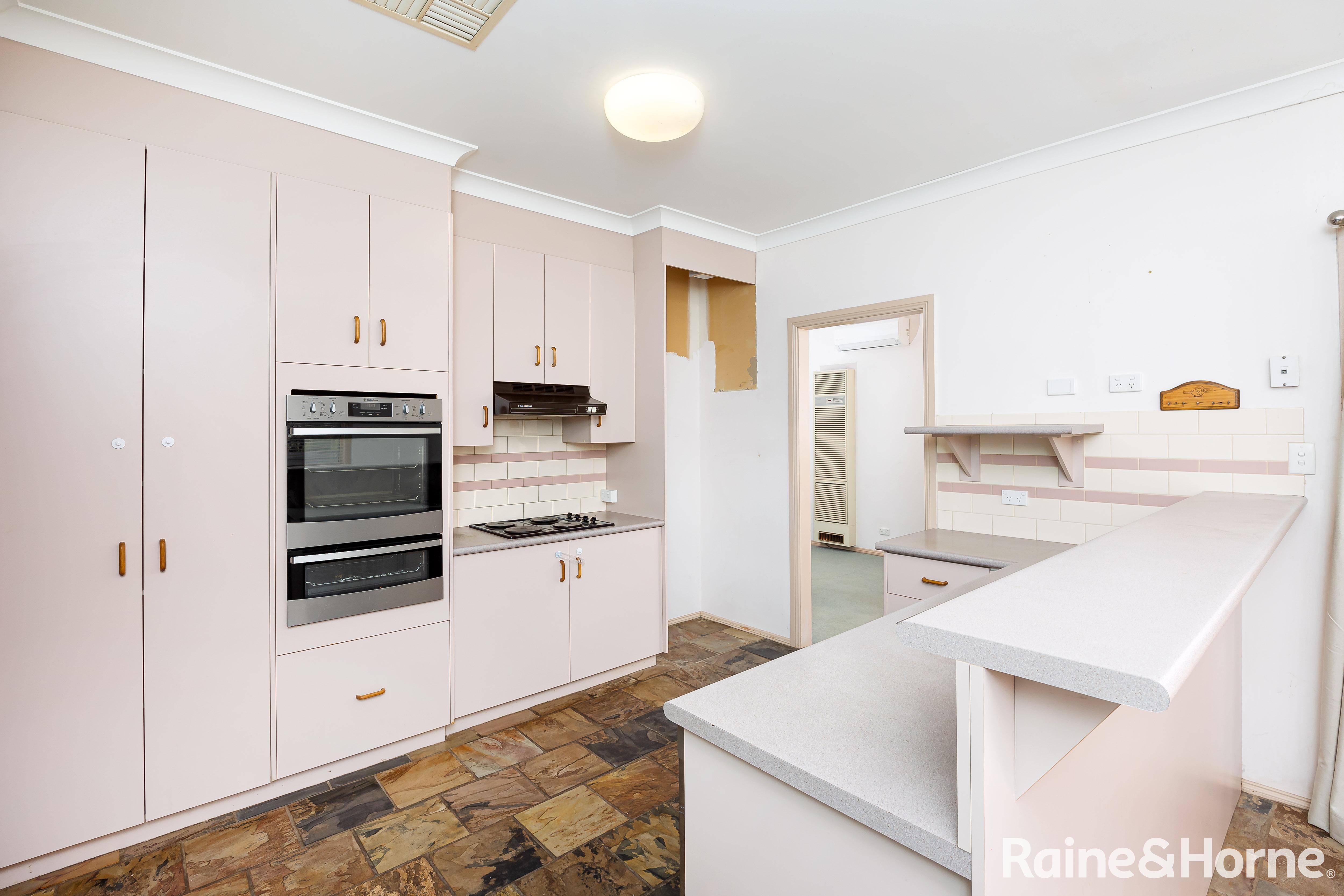 38 LAMILLA ST, GLENFIELD PARK NSW 2650, 0 Kuwarto, 0 Banyo, House