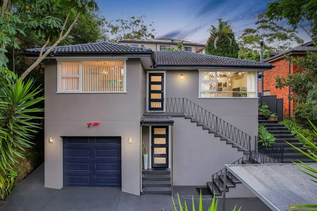 Padstow Heights 5房 宽敞五卧四卫  池畔小屋娱乐  楼下多功能工作室  开放式客餐区  无缝室内外衔接  优越学区位置  全屋木地板空调  大型车库  556.4sqm土地 Ultimate Family Entertainer