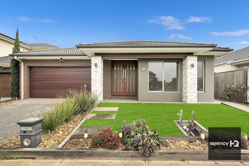 Stunning Family Home in Tarneit with 4 Bedrooms!