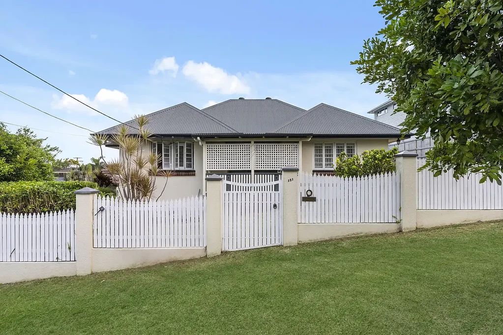 Morningside 4Kwarto Elevated 696sqm Knockdown with Exceptional Potential