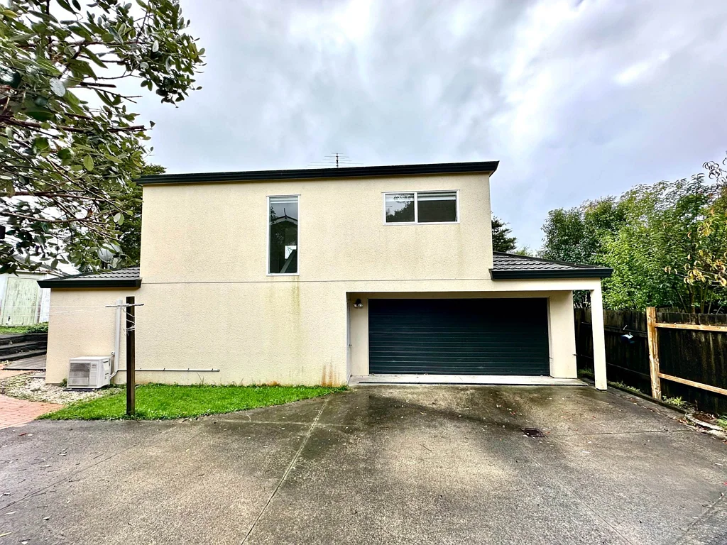 3 bedroom 2 level home