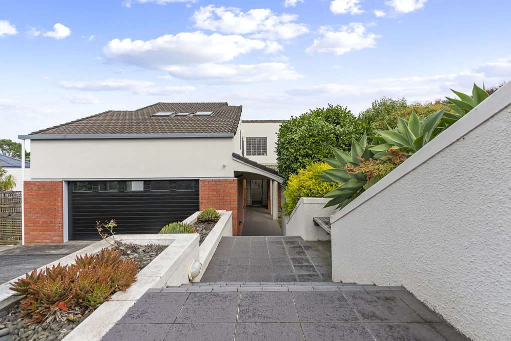 Lynfield 5 Slaapkamer Views, Land & Endless Options