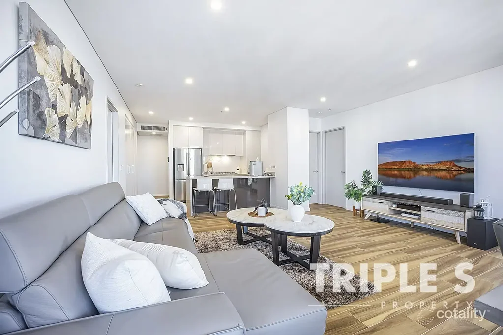 LUXURY HIGH FLOOR FOUR BEDROOM APARTMENT WITH PANORAMIC VIEWS IN EASTGARDENS