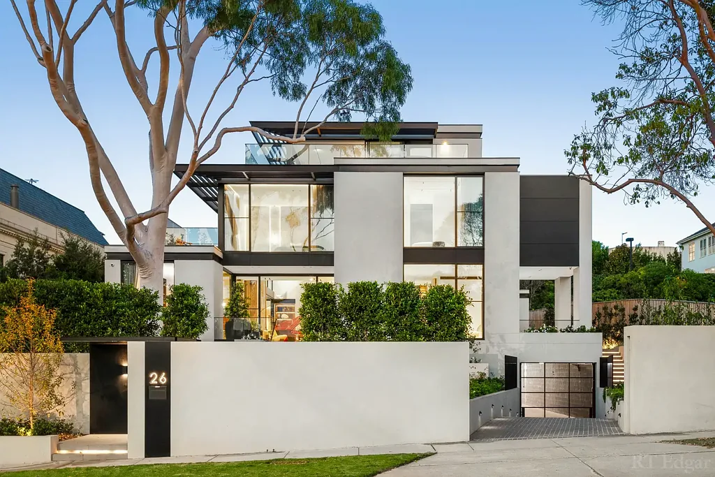 Toorak 5房 宏伟豪华住宅 1330sqm地块 超过1100sqm生活空间 CBD壮丽景色 朝北泳池边娱乐区 屋顶露台城市天际线 主套房奢华 电梯直达 书房影院健身房 优质自然材料 度假村式环境 Luxurious Executive Residence with Amazing City Views