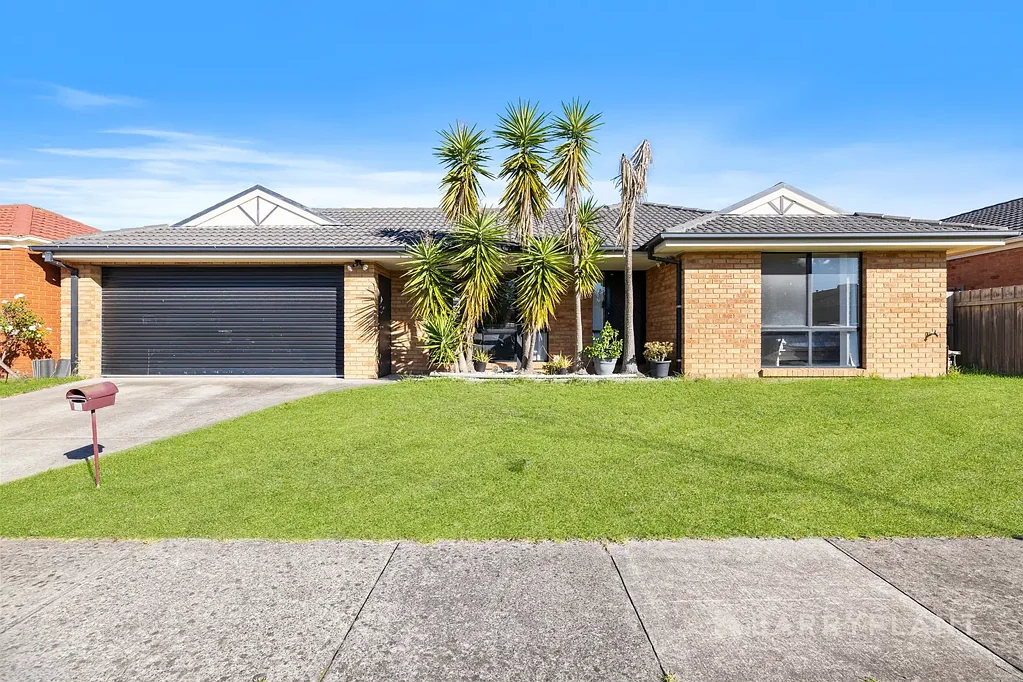 Large 4 Bedroom Home in Henty Park Estate!