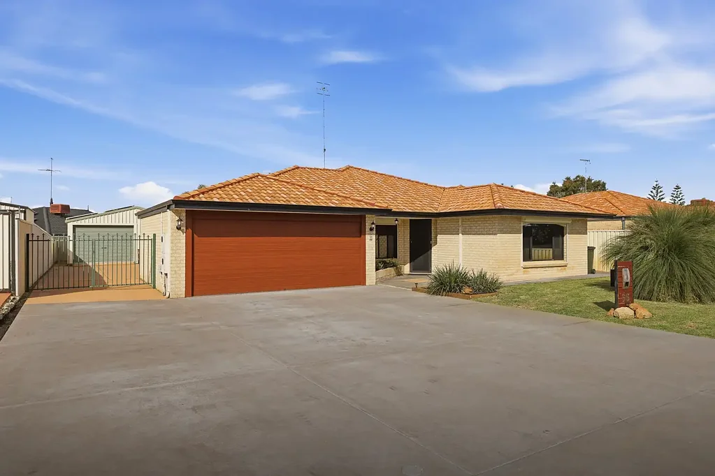 66 Floribunda Avenue, Halls Head, WA 6210