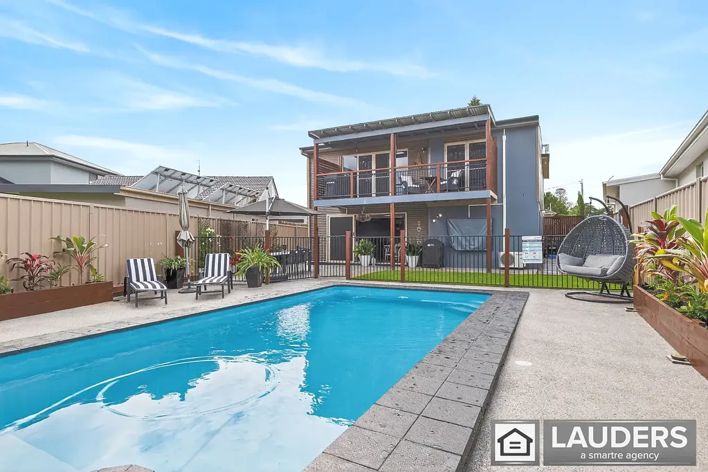 Tuncurry 6Moenga Lifestyle and Entertaining with Added Versatility