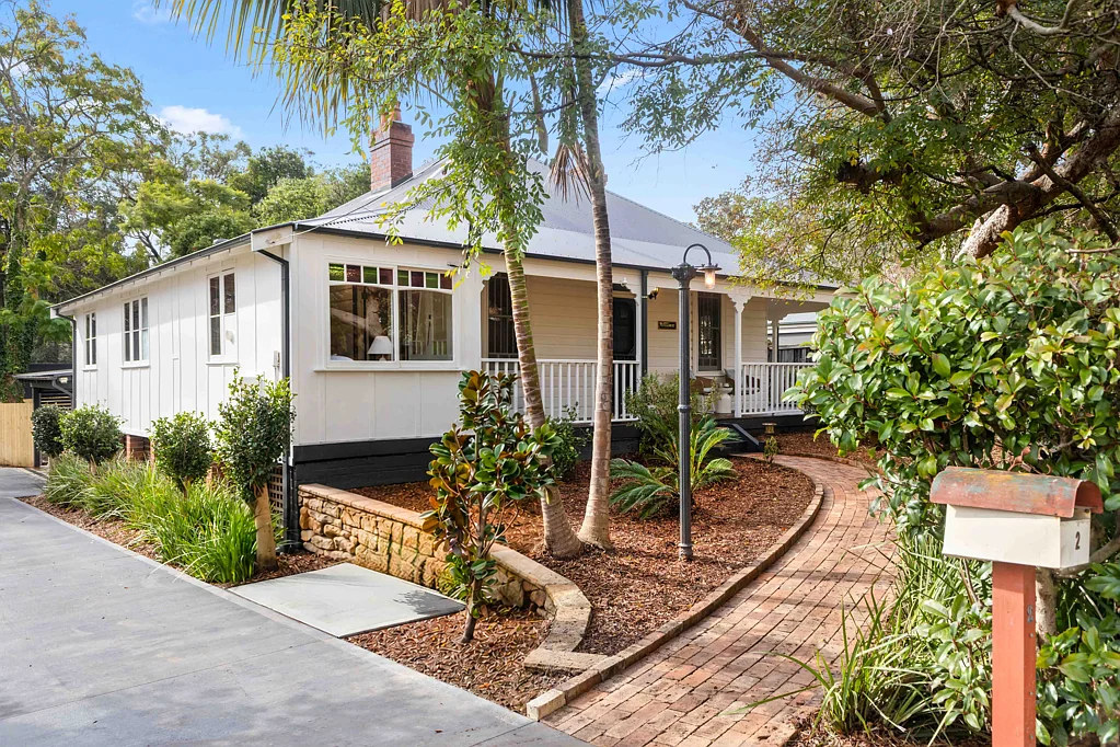 Thornleigh 5 Slaapkamer Lifestyle and flexibility at their finest with peaceful walk-to-rail convenience