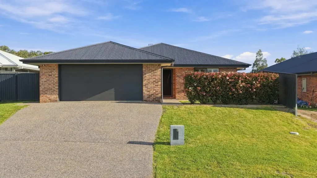 Gunnedah 4બેડરૂમ Thoughtfully Designed Family Living at 4 Elm Street