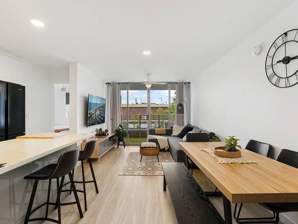 Fully Furnished Two Bedroom + Study Apartment | Centrally Located on Frank Street