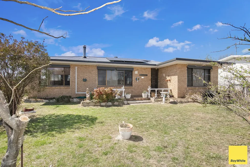Glen Innes 3બેડરૂમ The Dynamic Duo-A Brick House & A Large Parcel of Land