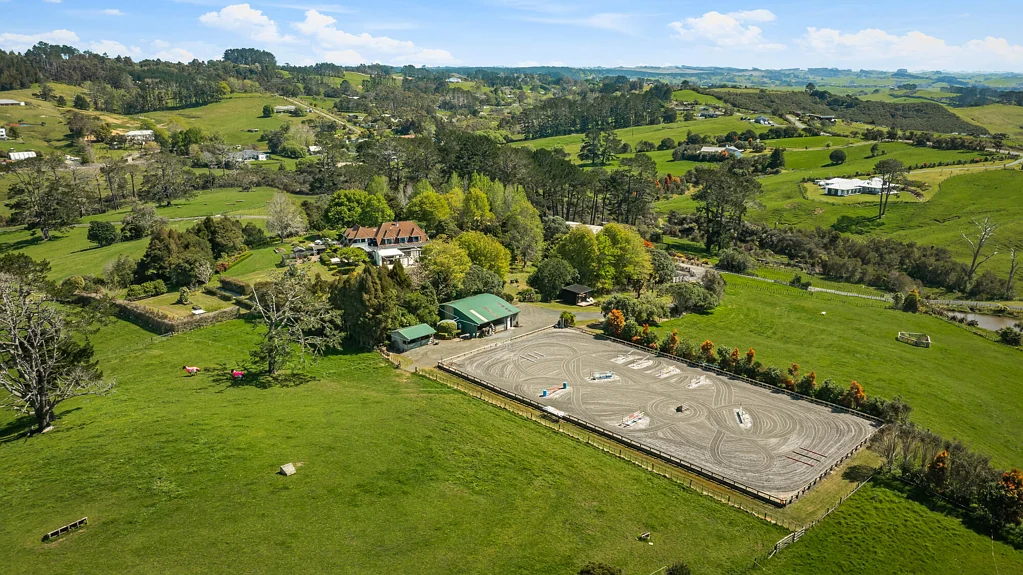 Dairy Flat Exceptional Equestrian Estate