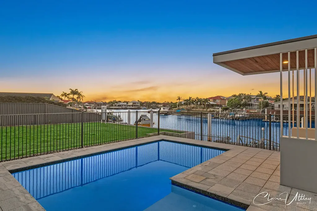 Banksia Beach 4 Bedroom Waterfront Luxury
