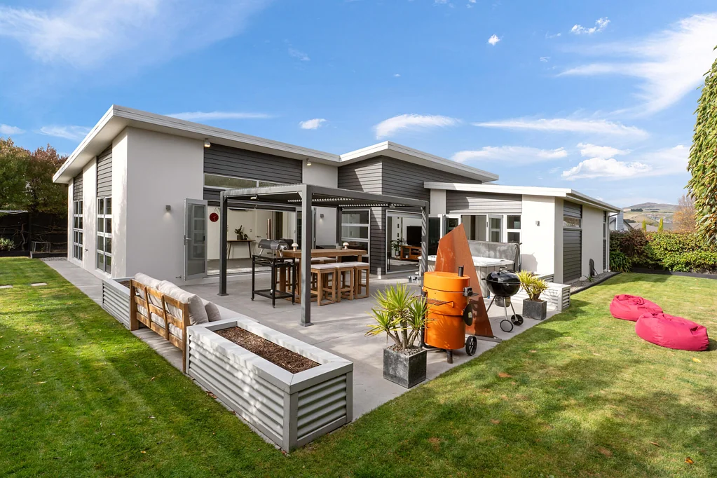 Halswell 4房  Owners have built, must sell!