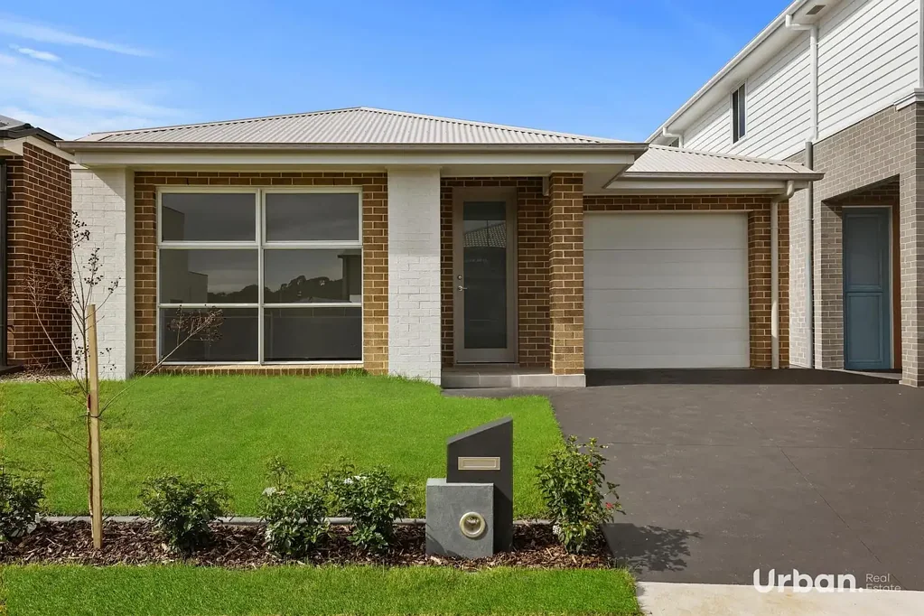 Austral 5 Bedroom Single level 5 bedder on over 350m2 – This won't last!