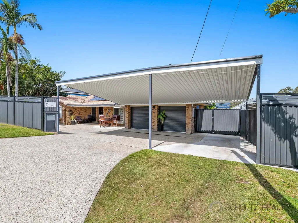Windaroo 4ਬੈੱਡਰੂਮ Spacious Family Entertainer set on 1163m2 with Pool, Triple Carport and Multiple Living Areas