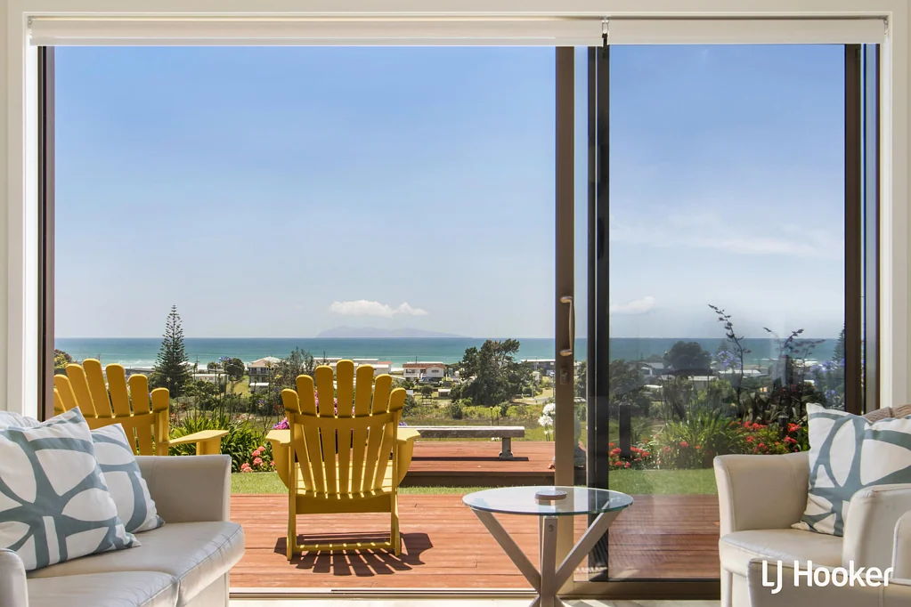 Waihi Beach 4 Slaapkamer Elevated Coastal Retreat with Breathtaking Views