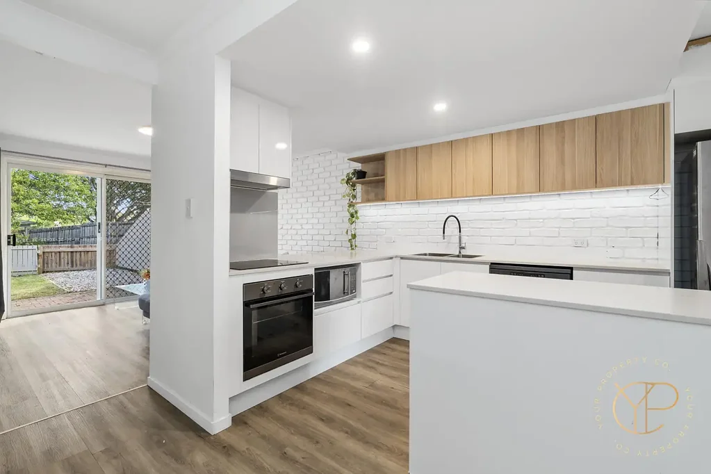 Convenient Coastal Living – Close to Sunshine Plaza & Schools