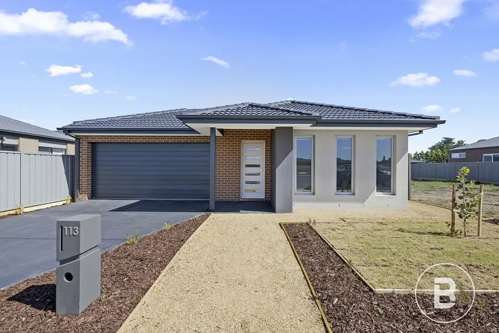 STUNNING FAMILY HOME IN PRIME LOCATION