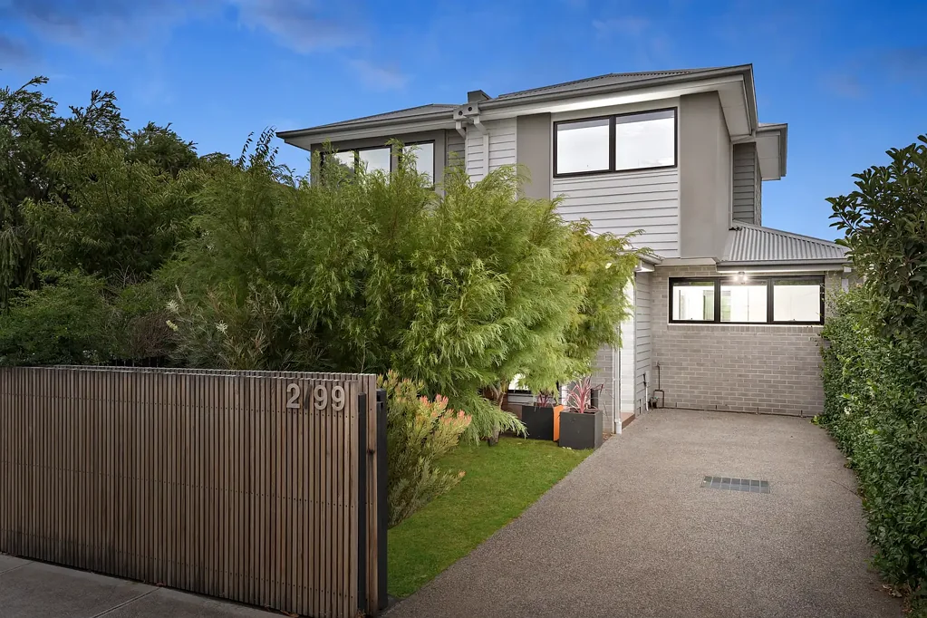 West Footscray 3房 时尚低维护联排 2.5浴 开放厨房客厅 露台后花园 Design For Easy Living, Positioned For Convenience