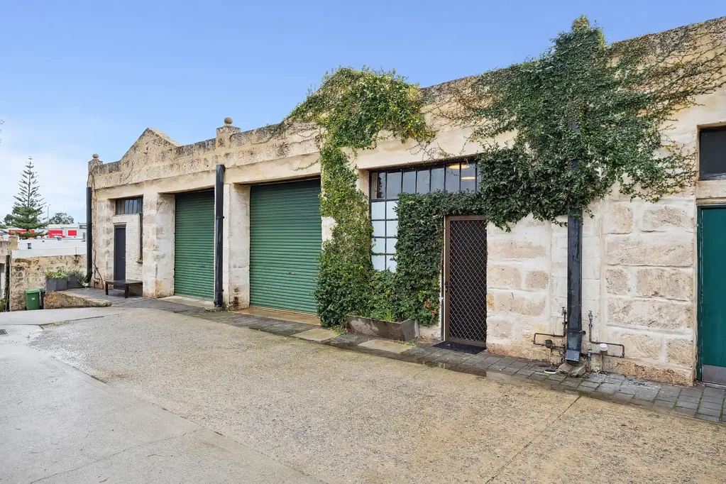 Beaconsfield 1 Bedroom UNDER CONTRACT