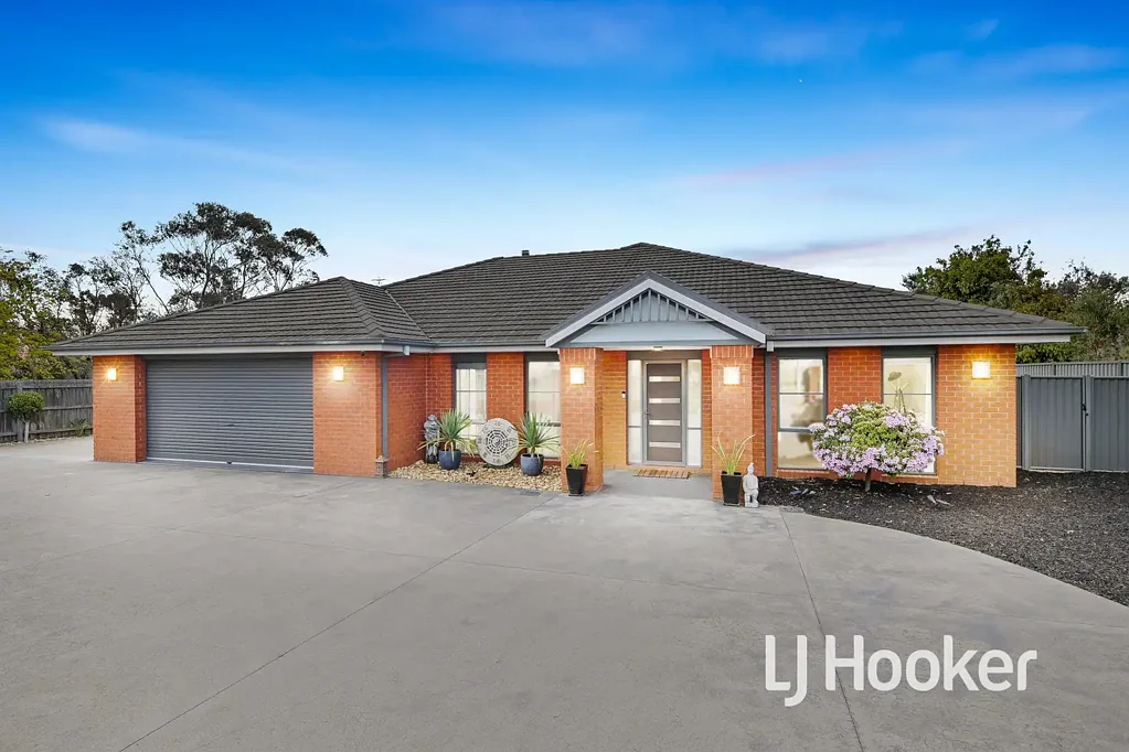 Cranbourne 4ห้องนอน Complete Family Lifestyle on a Huge 1470m2 Block - Pool, Barn & Parkland Setting