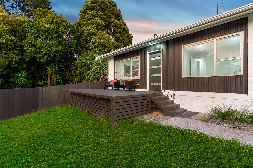 2/17 Emirau Place, Glenfield, North Shore City, Auckland