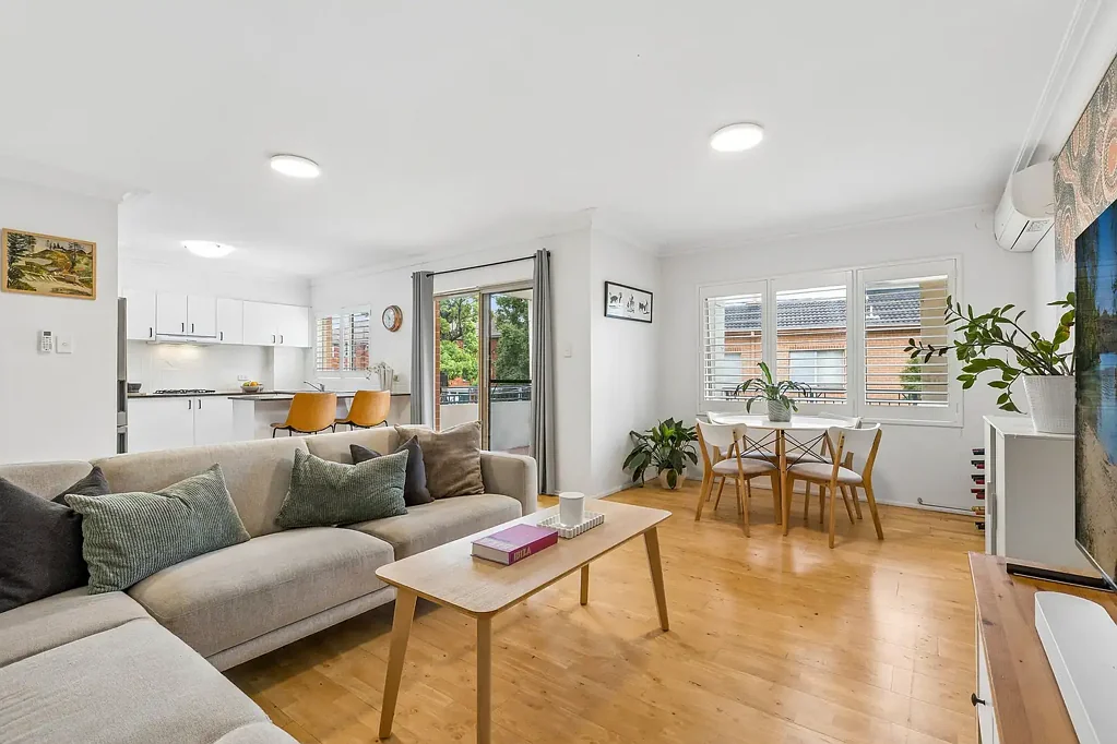 North-Facing Sunlit Apartment in Ultra-Convenient Location