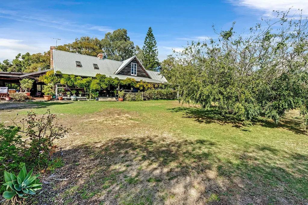 Reinscourt 5Moenga A charismatic farmhouse lifestyle