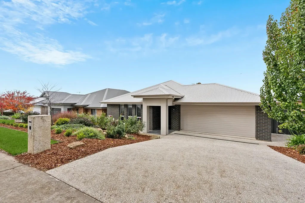 Mount Barker 4Kwarto Spacious Family Home Offering Comfort, Functionality & Modern Living
