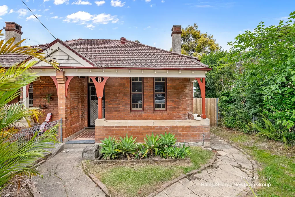 Charming Two Bedroom Semi, Huge Backyard