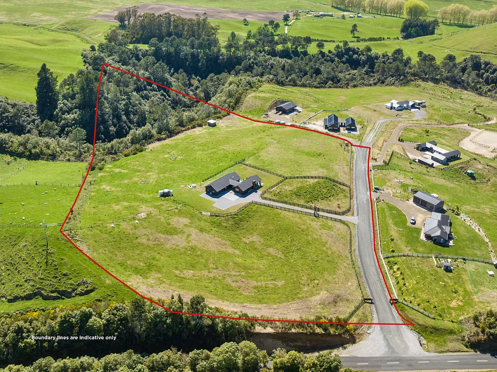 Lake Taupo (West)  Modern country retreat minutes from Kinloch