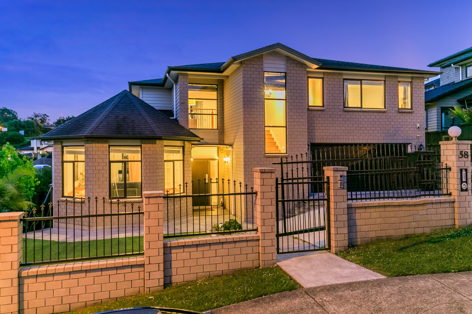 58 Travis View Drive, Fairview Heights, Auckland - North Shore, 6 ห้องนอน, 1 ห้องน้ำ