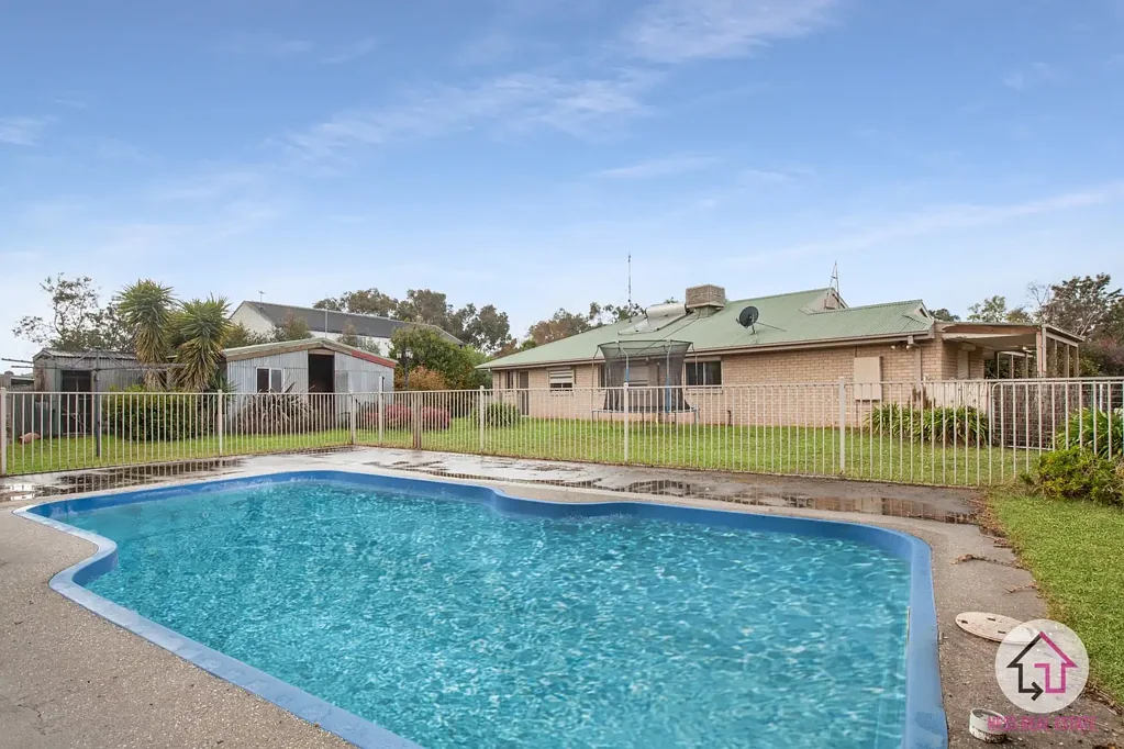 Avenel 4Habitaciones FAMILY HOME PLUS A POOL ON 2000 SQM.