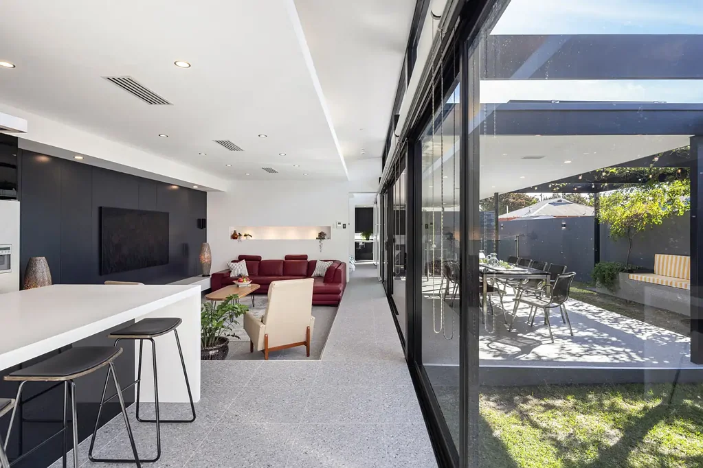 Mile End 4房  A Refined Reinvention of a C1900 Bluestone Villa.