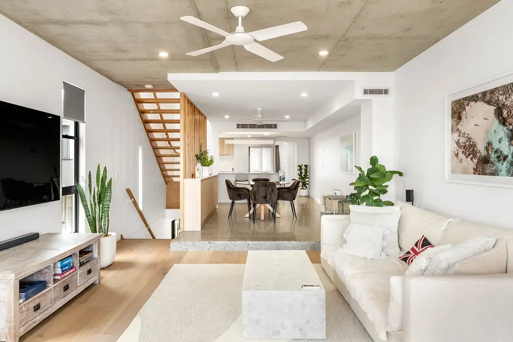 Warana 4房  Designer Beachside Living, Metres To The Sand