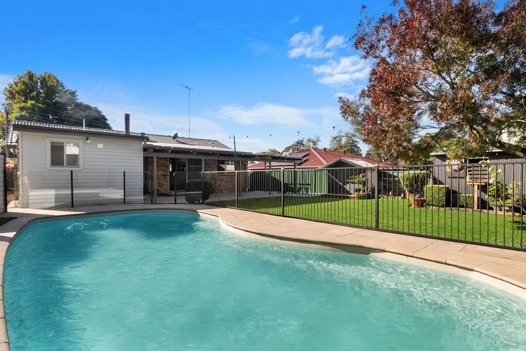 North Richmond 4Kwarto Family Living With Poolside Entertaining & Side Access