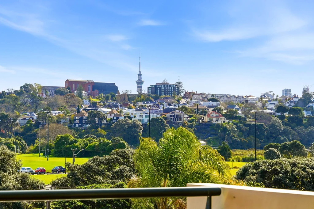 Remuera 3Moenga Spacious Living - Double Grammar Zone - Views!