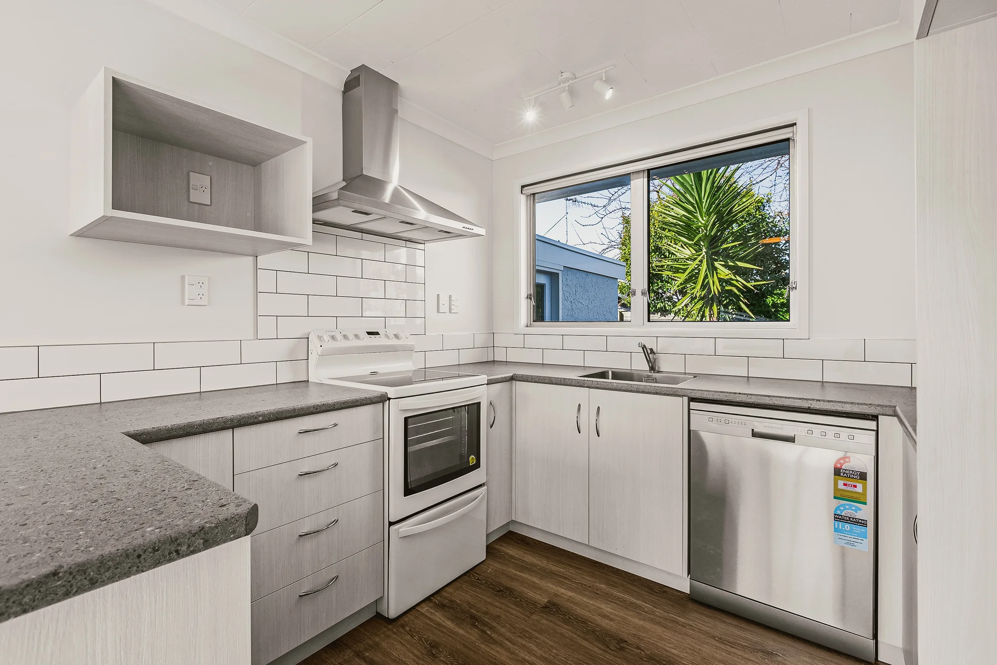 Napier South 2 Slaapkamer Freshly renovated. Solar powered. Easy-care living in Napier South.