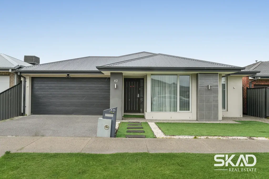 Modern 4-Bedroom Family Home in Craigieburn For Rent - Comfort, Style & Sustainability