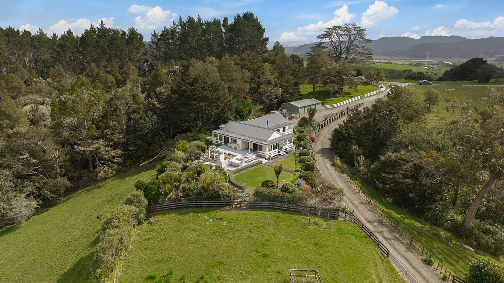 Kaukapakapa  Farm-ready lifestyle block with stunning views